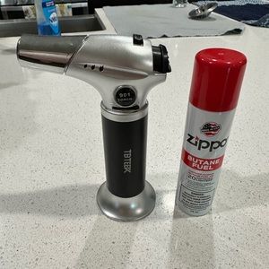 Butane kitchen torch with butane refill